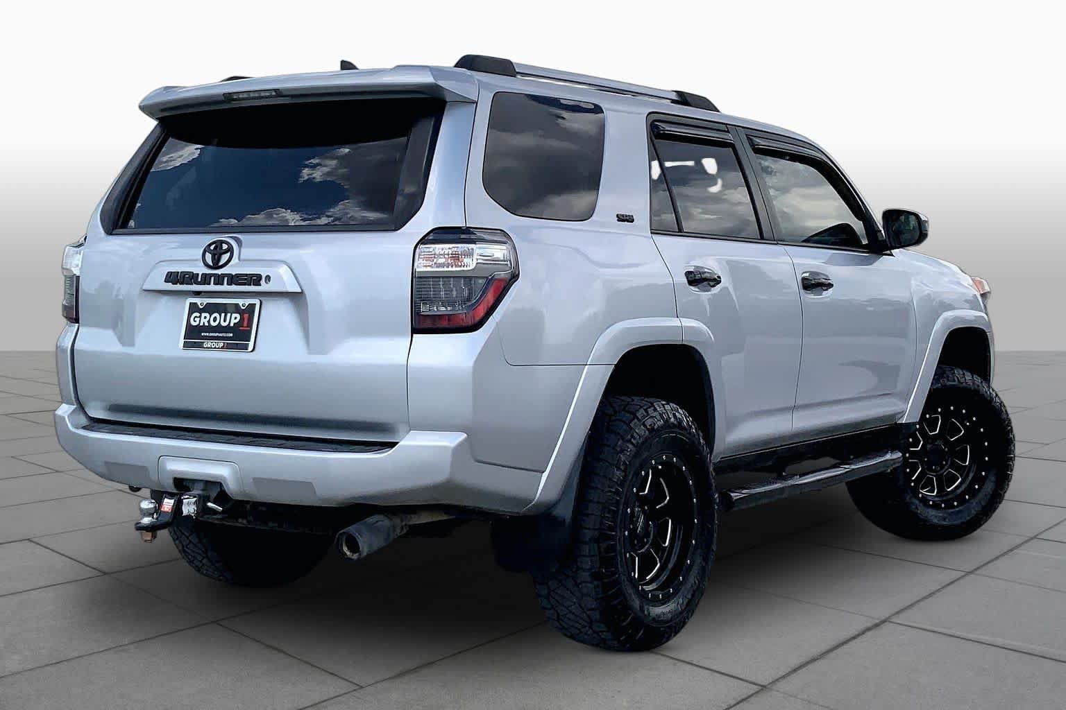 Used 2016 Classic Silver Metallic Toyota SR5 image 13