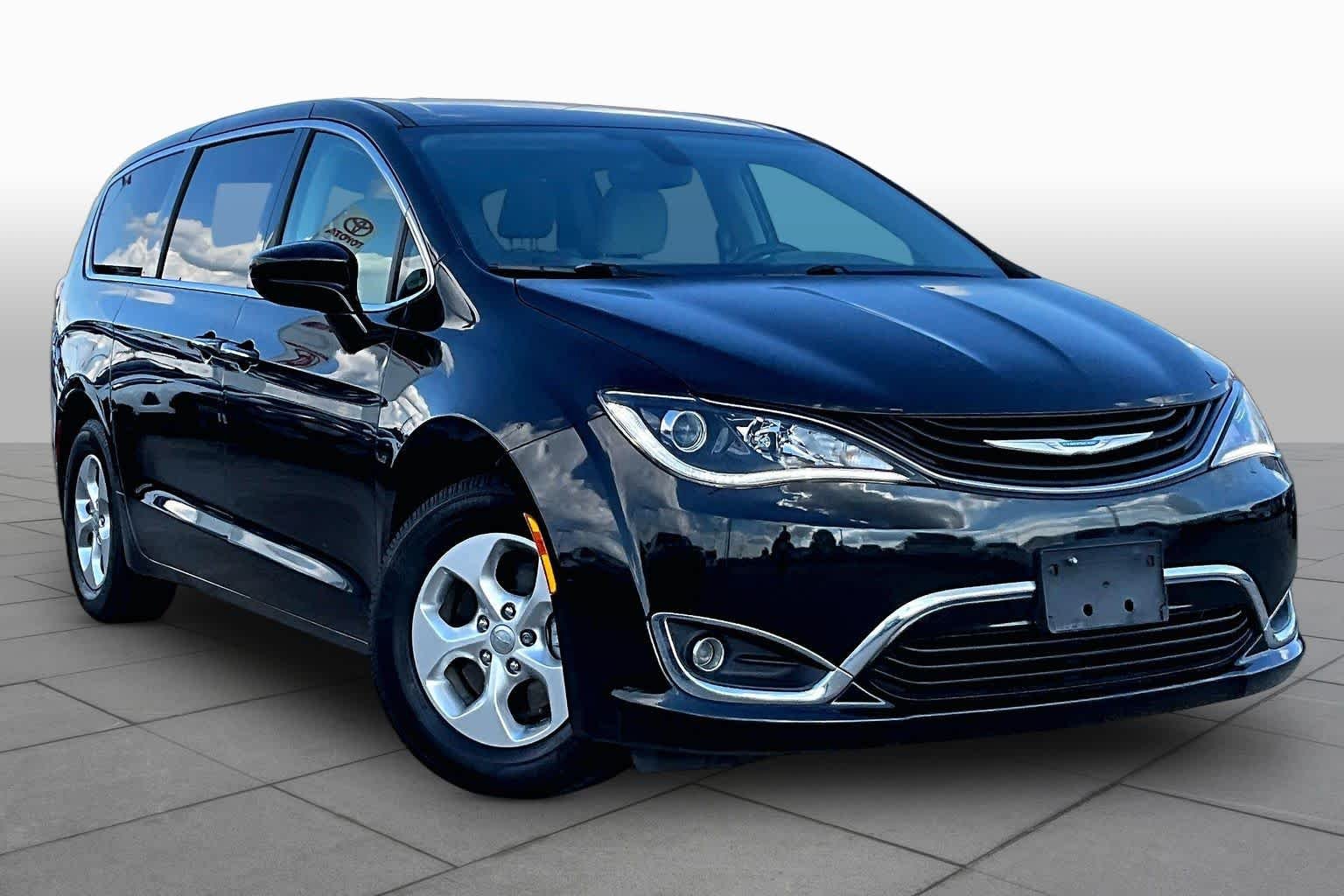 Used 2018 Brilliant Black Crystal Pearlcoat Chrysler Hybrid Touring Plus image 3