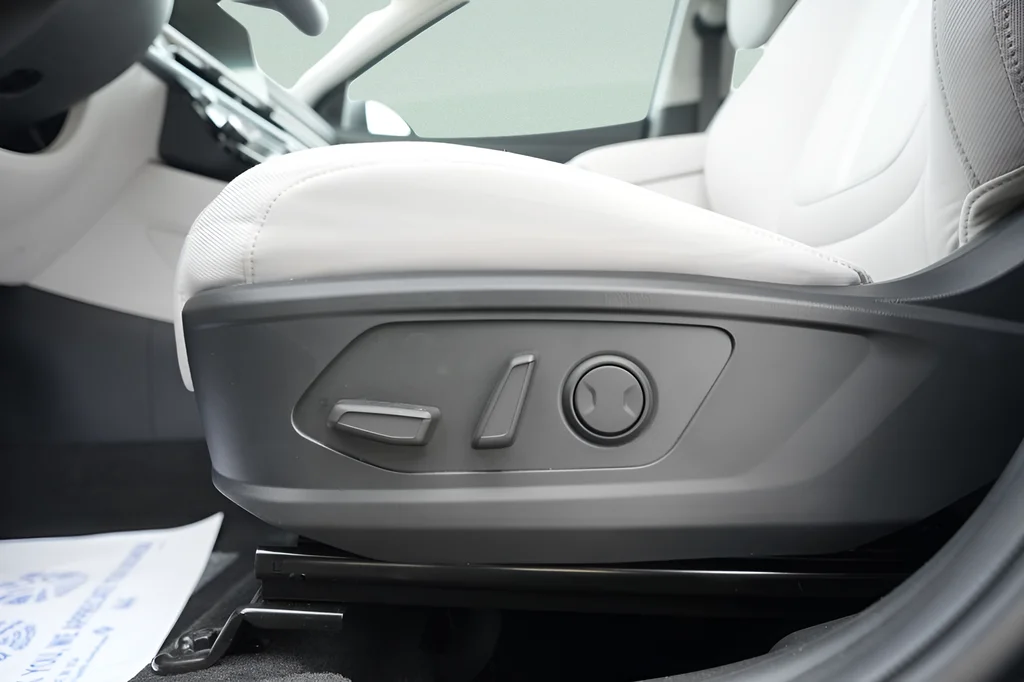 Used 2026 Black Hyundai SEL image 59