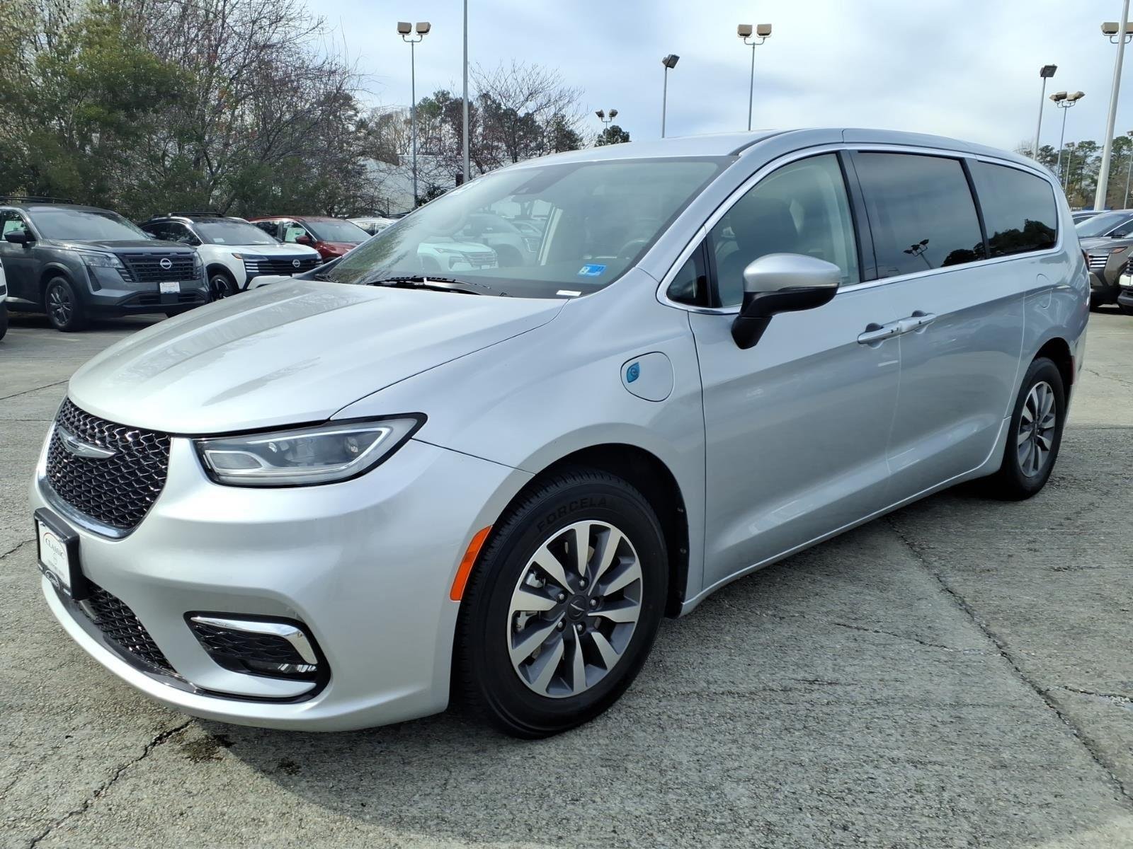 Used 2023 Silver Mist Clearcoat Chrysler Hybrid Touring L image 1