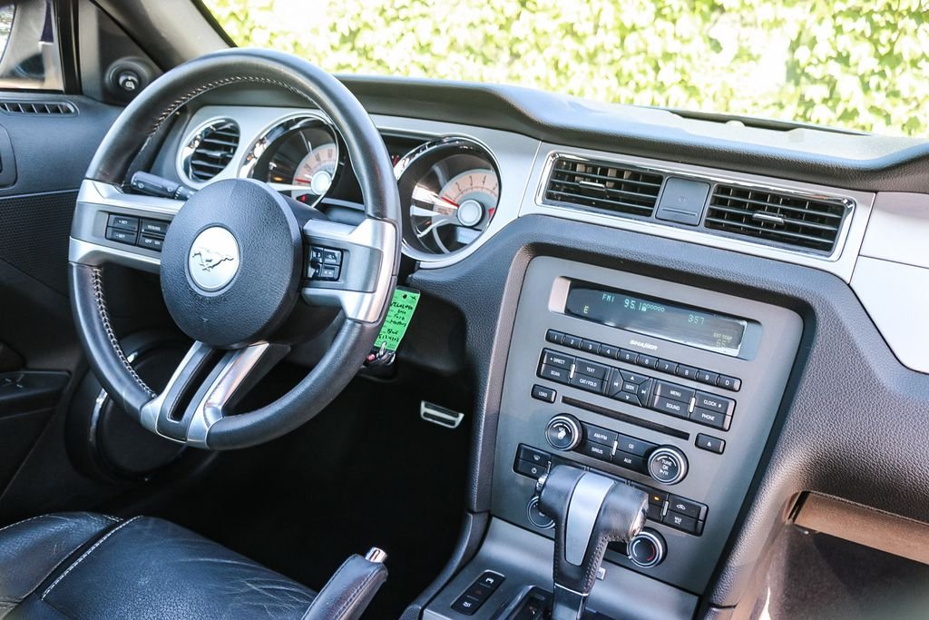 2010 Ford Mustang GT - Photo 13