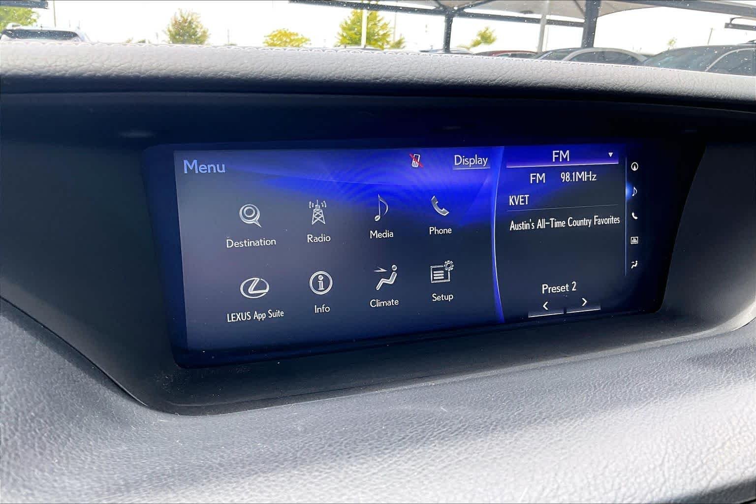 Used 2019 Eminent White Pearl Lexus  image 36