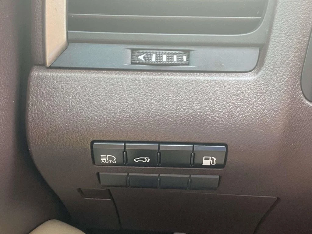 Used 2018 Obsidian Lexus Base image 26