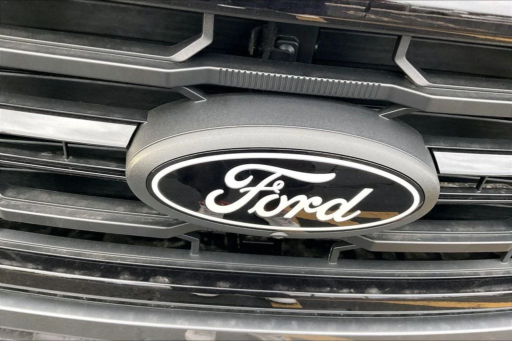 New 2026 Carbonized Gray Metallic Ford XLT image 32