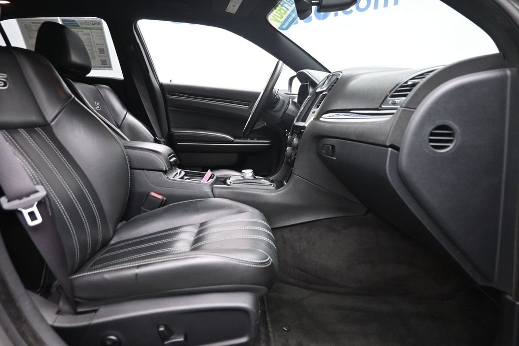 Used 2018 White Chrysler S image 9
