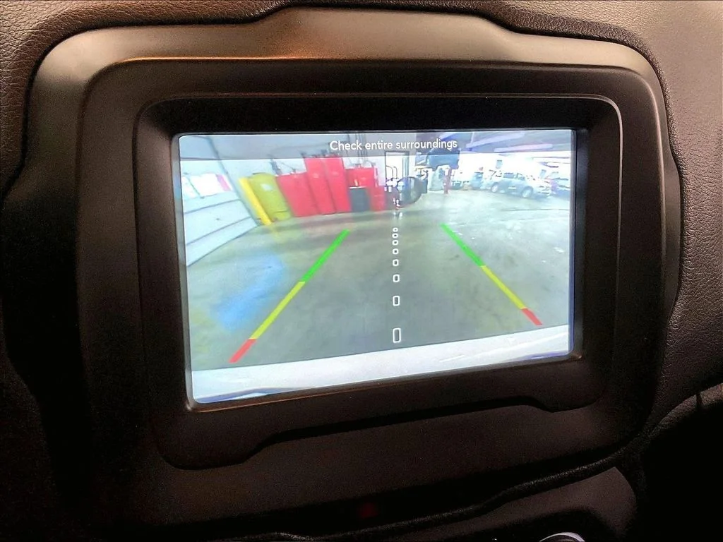 Used 2021 White Jeep Latitude image 25