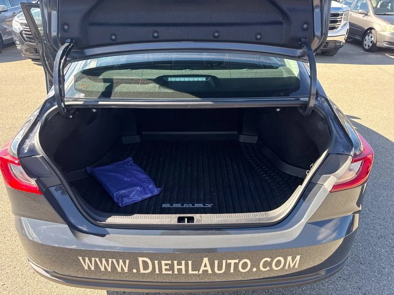 Used 2025  Toyota LE image 5