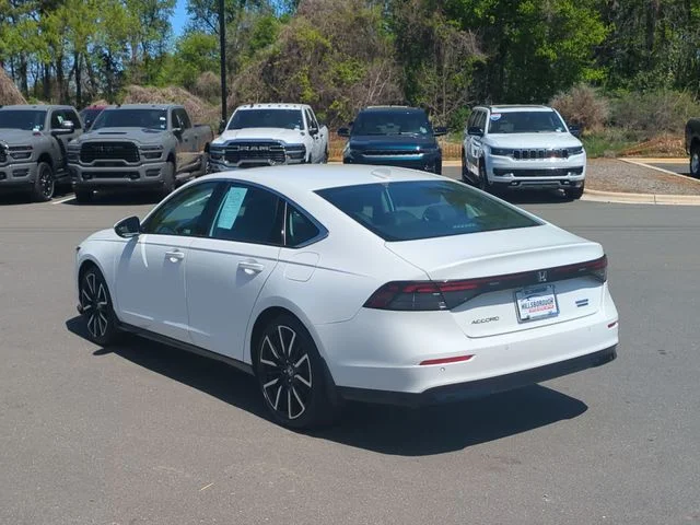 Used 2024  Honda Touring image 11