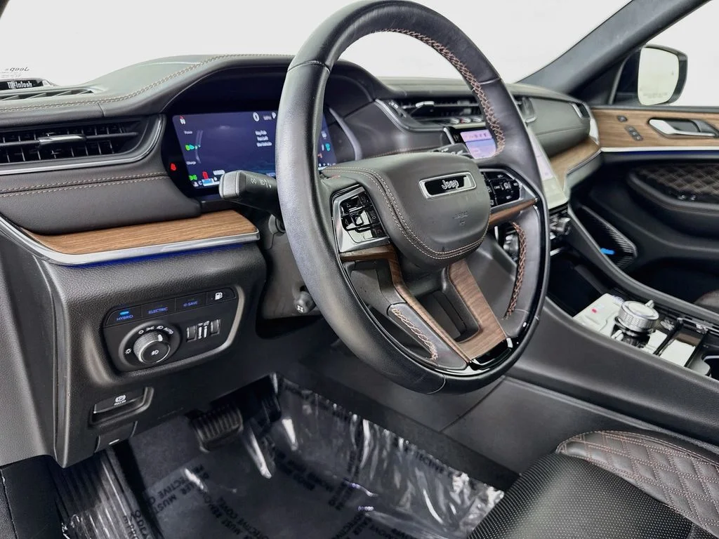 Used 2023 White Jeep Summit 4xe image 9