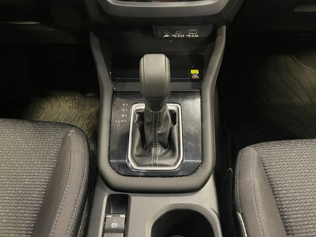 Used 2025 Pearl Subaru Premium image 11