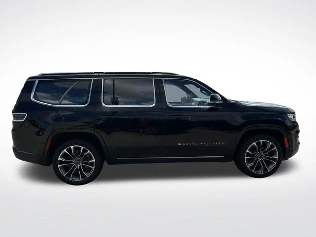 Used 2022 Black Jeep Series III image 11