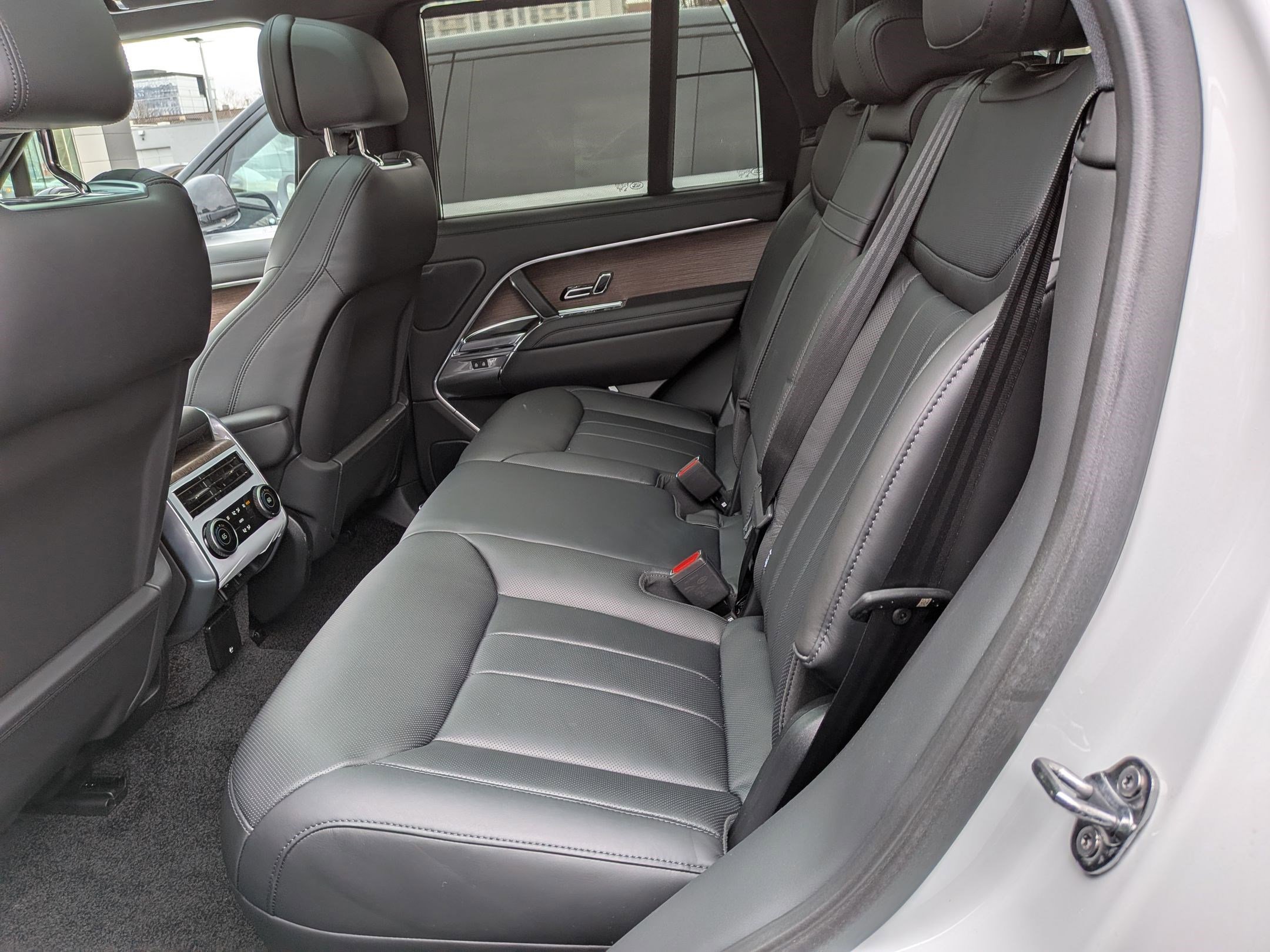 2025 Land Rover Range Rover SE - Photo 24