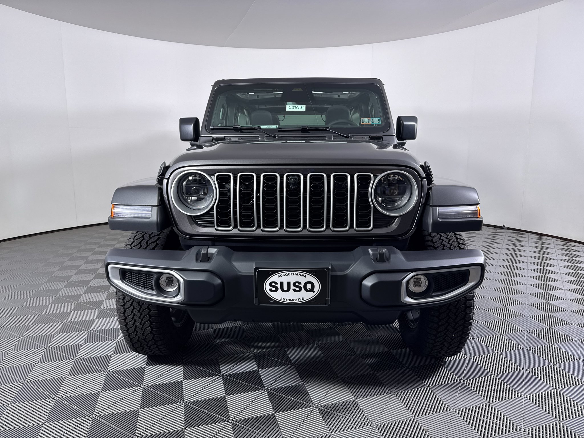 New 2027 Granite Crystal Metallic Clear-Coat Paint Jeep Sahara image 5