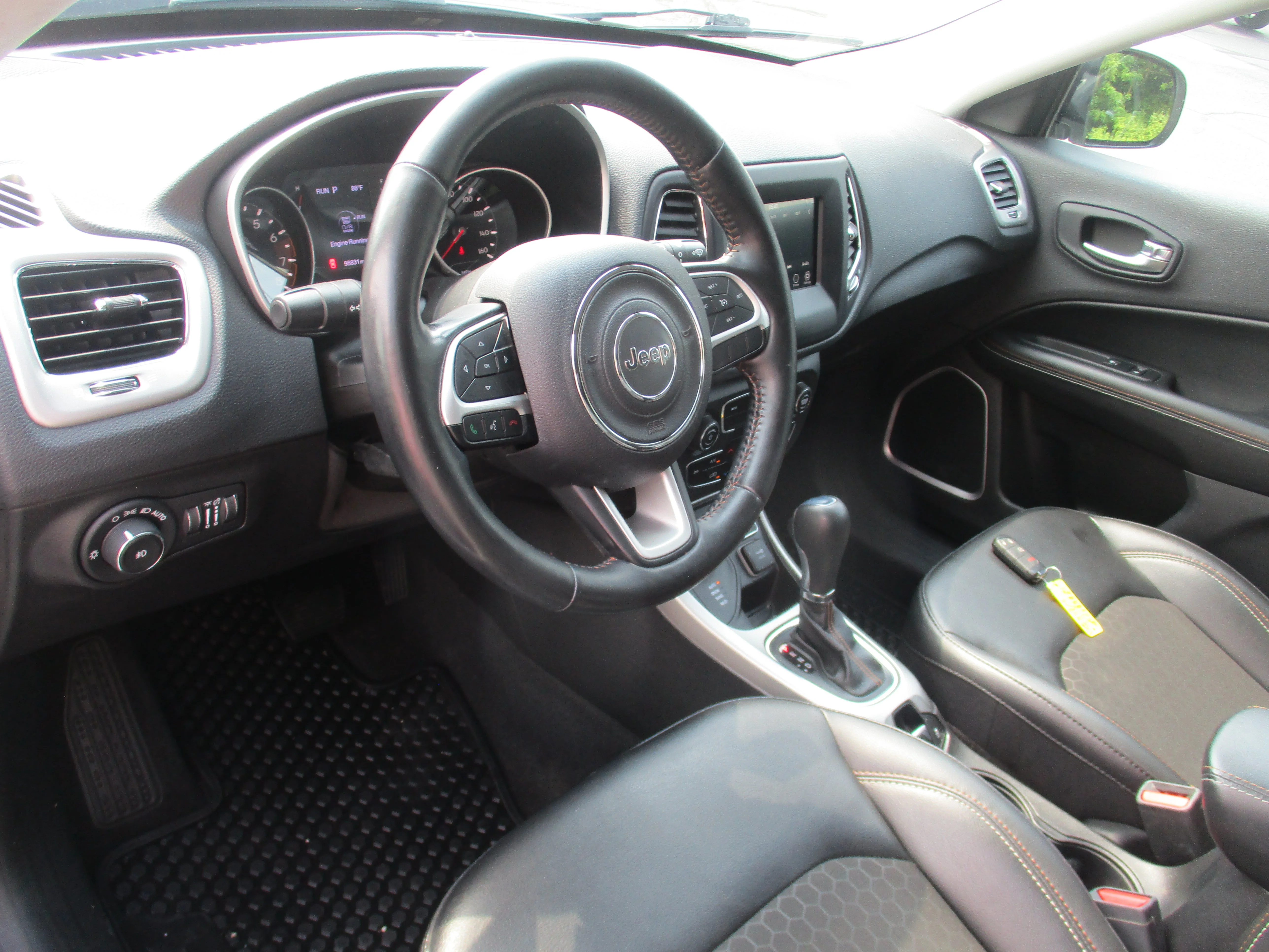 Used 2020 White Clearcoat Jeep Latitude image 29