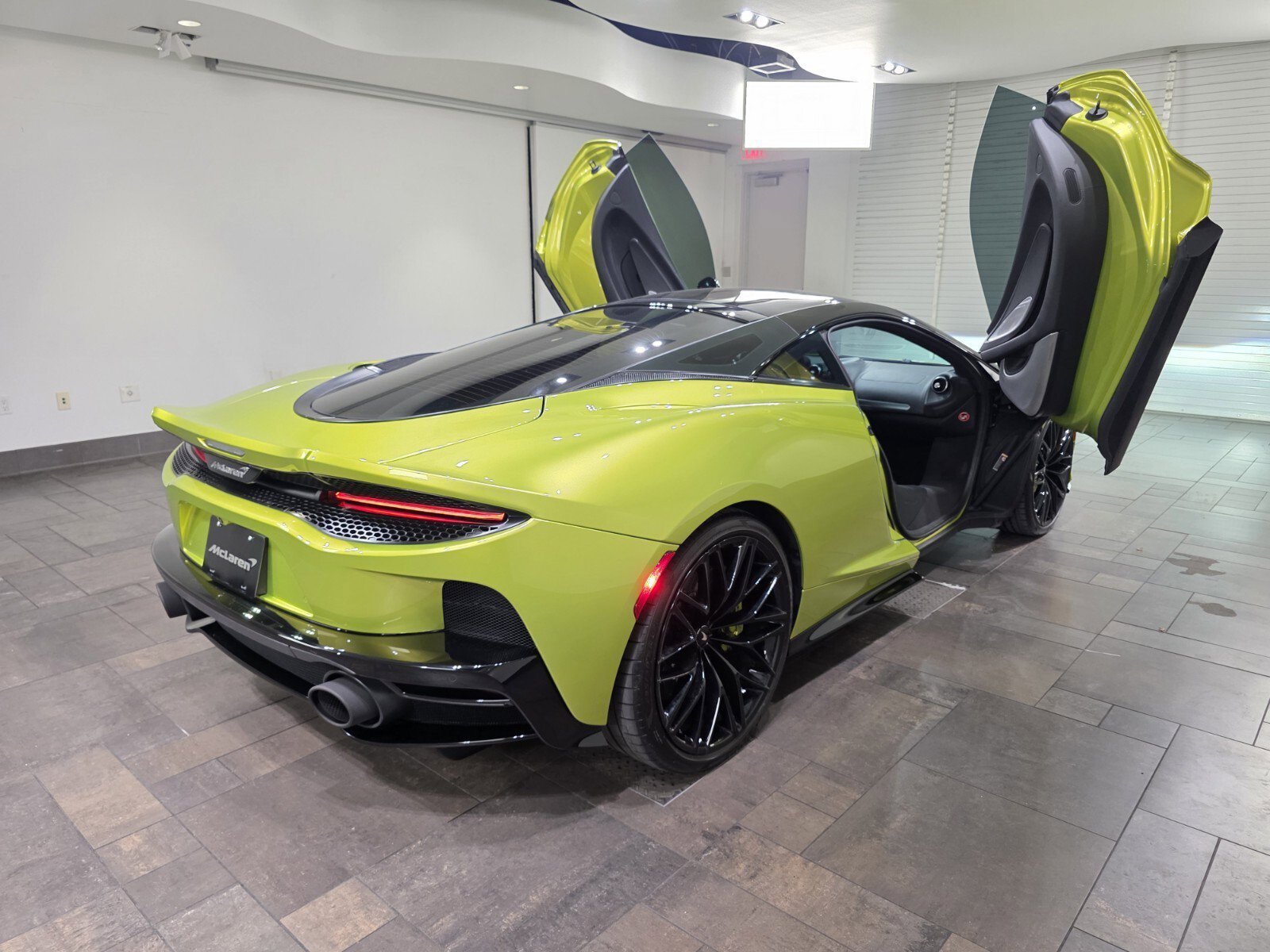 Used 2022 Flux Green McLaren  image 24