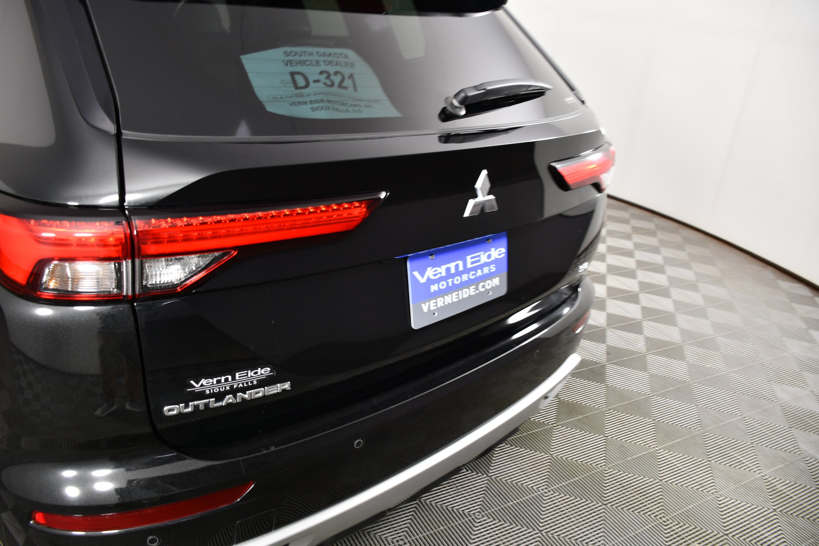 Certified Used 2024 Black Diamond Mitsubishi SE image 15