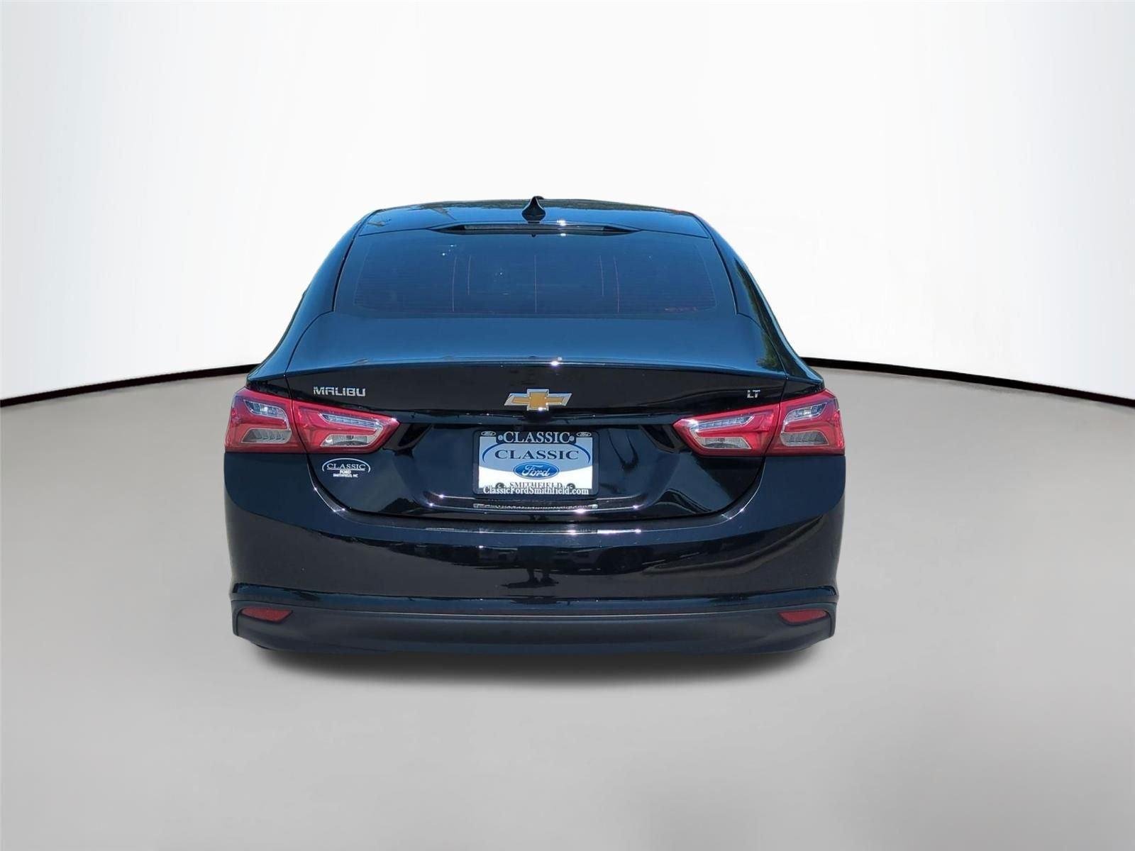 Used 2022 Mosaic Black Metallic Chevrolet LT image 4