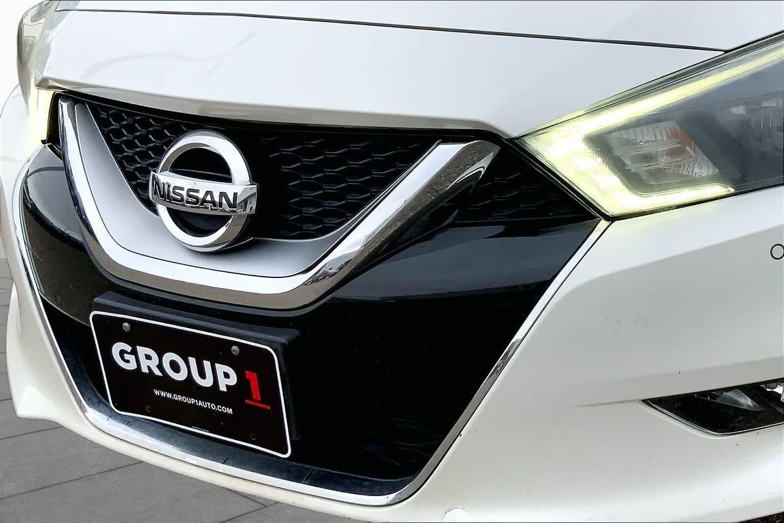 Used 2017 Pearl White Nissan SL image 30