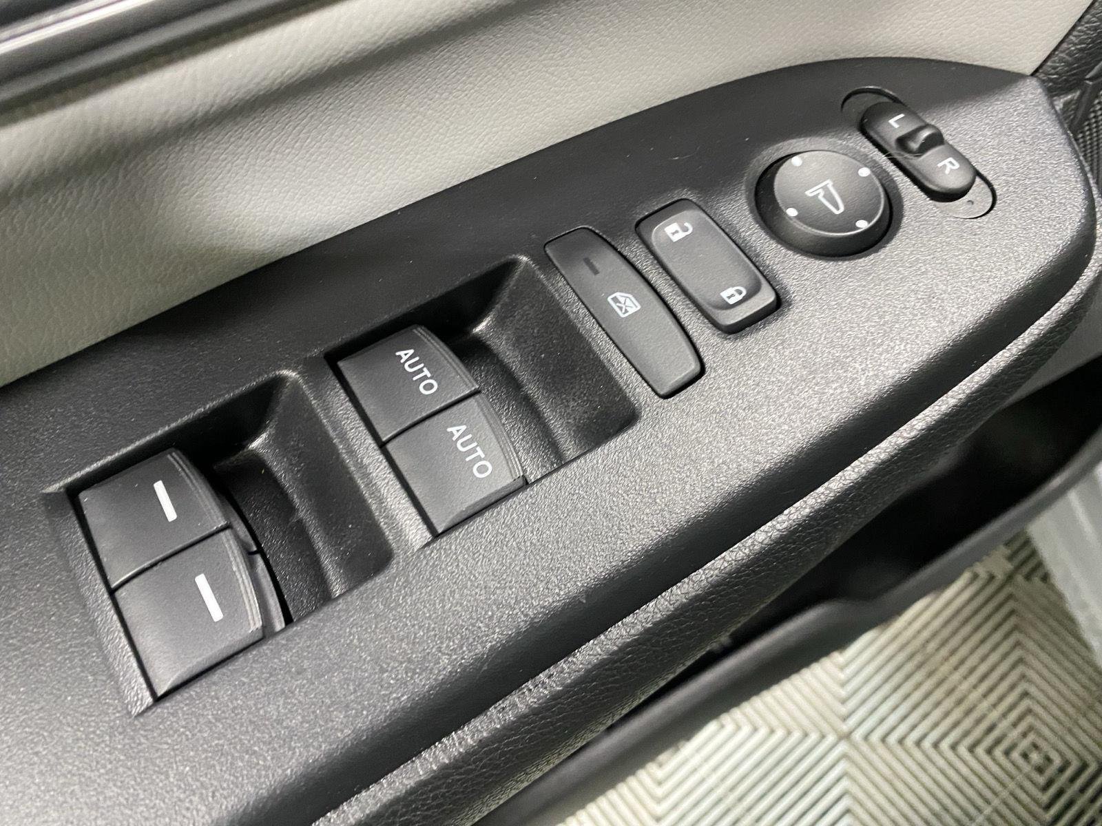 Used 2019 Lunar Silver Metallic Honda EX-L image 17