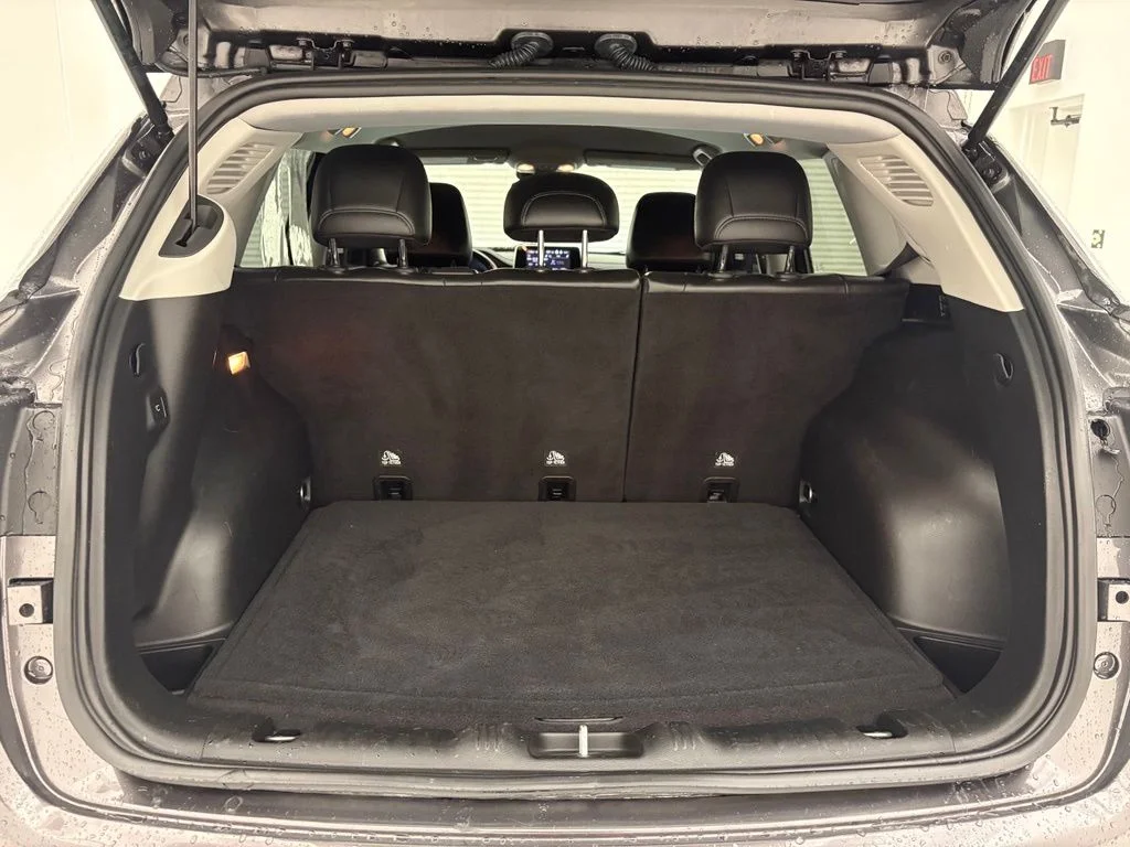 Used 2022 Gray Jeep Latitude image 42