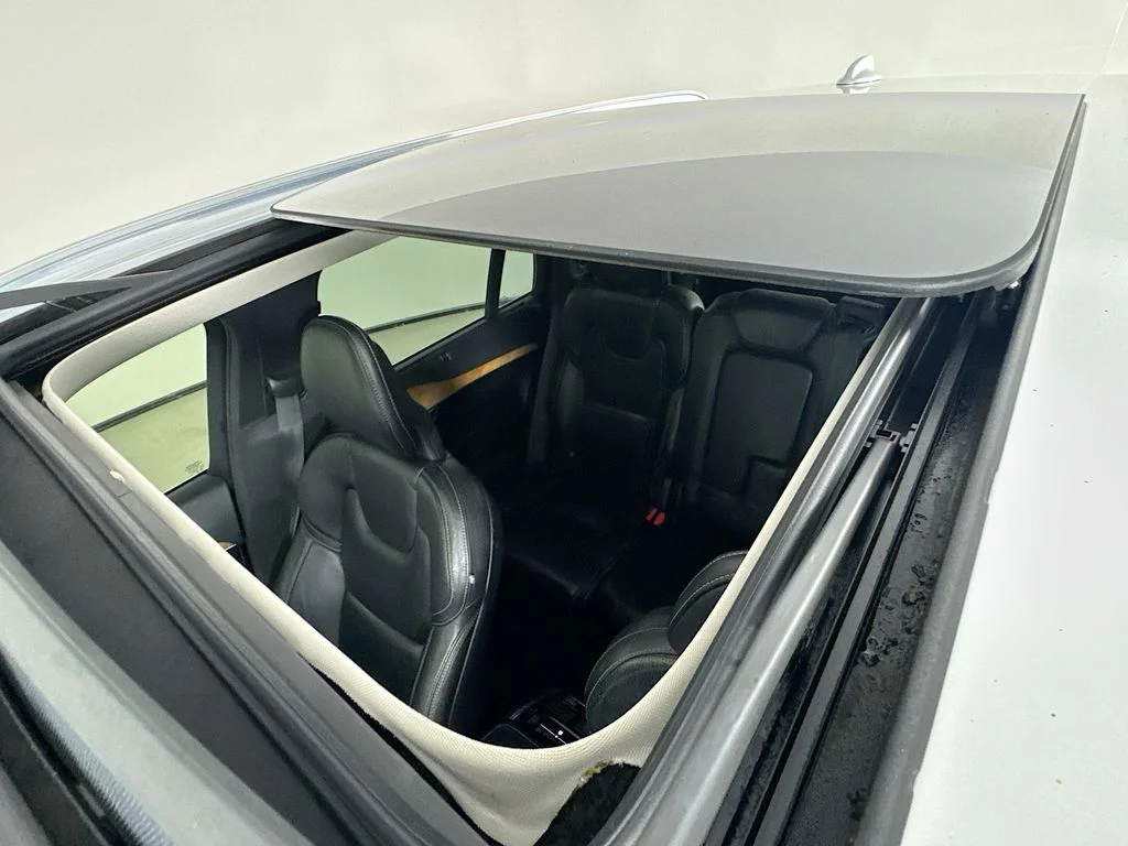 Used 2018 Bright Silver Metallic Volvo T6 Inscription image 26