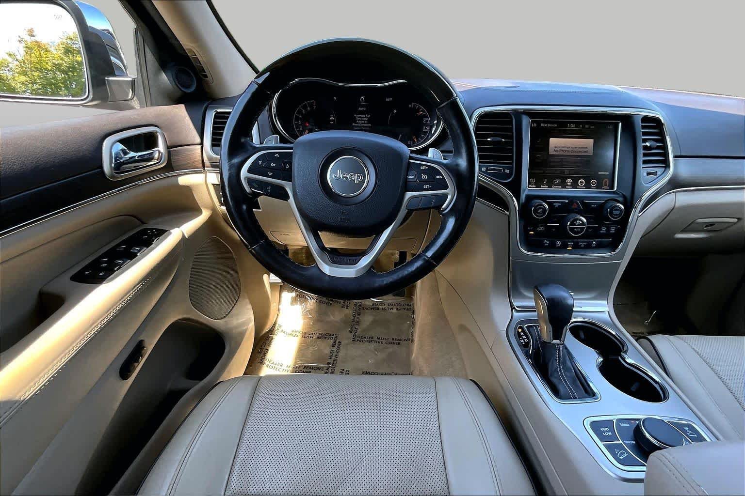 Used 2017 Granite Crystal Metallic Clearcoat Jeep Overland image 6