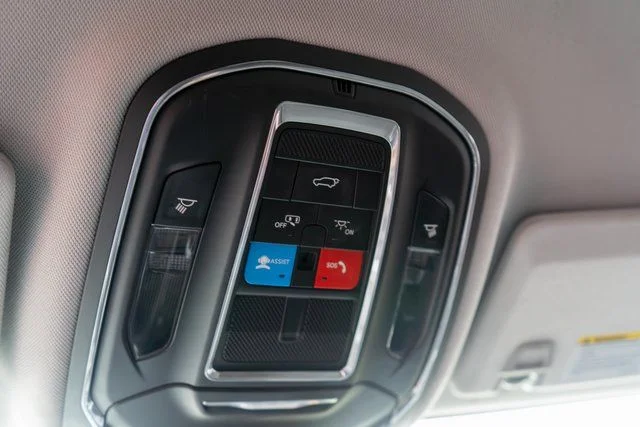 Used 2023 White Jeep Laredo image 29