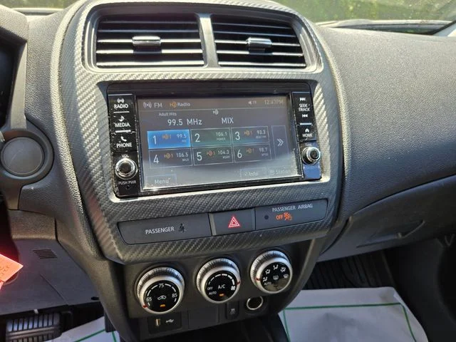Used 2024 White Mitsubishi  image 25