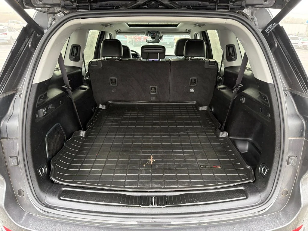 Used 2022 Gray Jeep Limited image 18