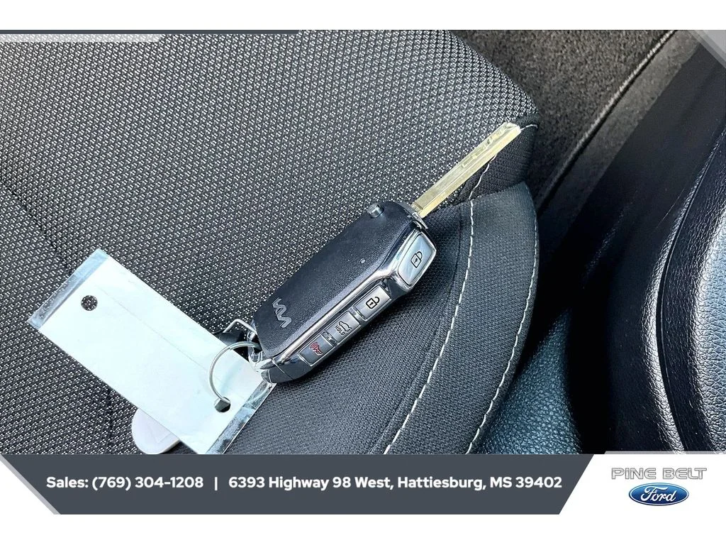 Used 2024 Snow White Pearl Kia LXS image 9