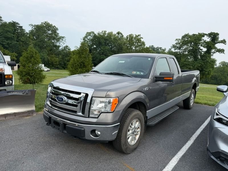 Used 2011  Ford XLT w/HD Payload Pkg image 2