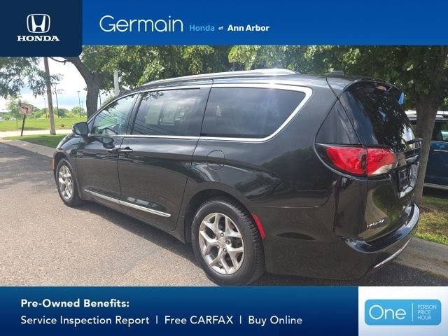 Used 2019 Brilliant Black Crystal Pearlcoat Chrysler Limited image 5