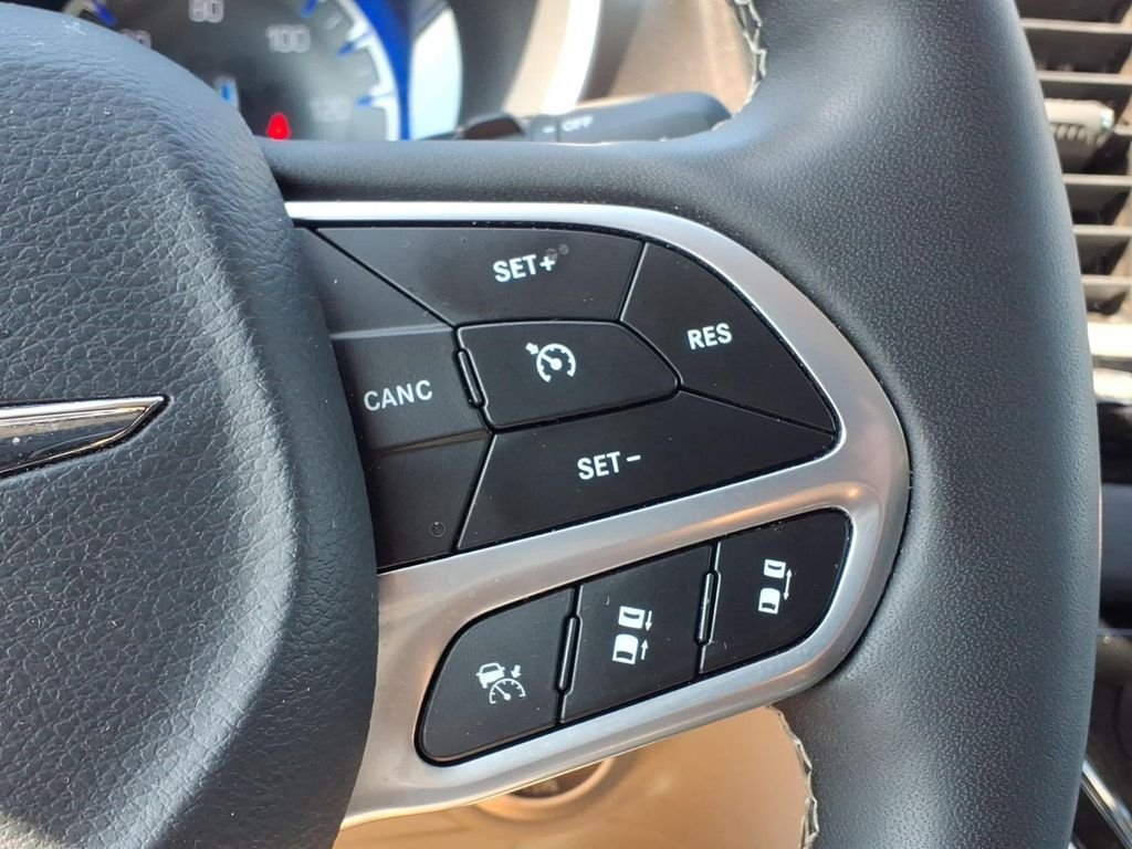 Used 2024 White Chrysler Touring L image 28
