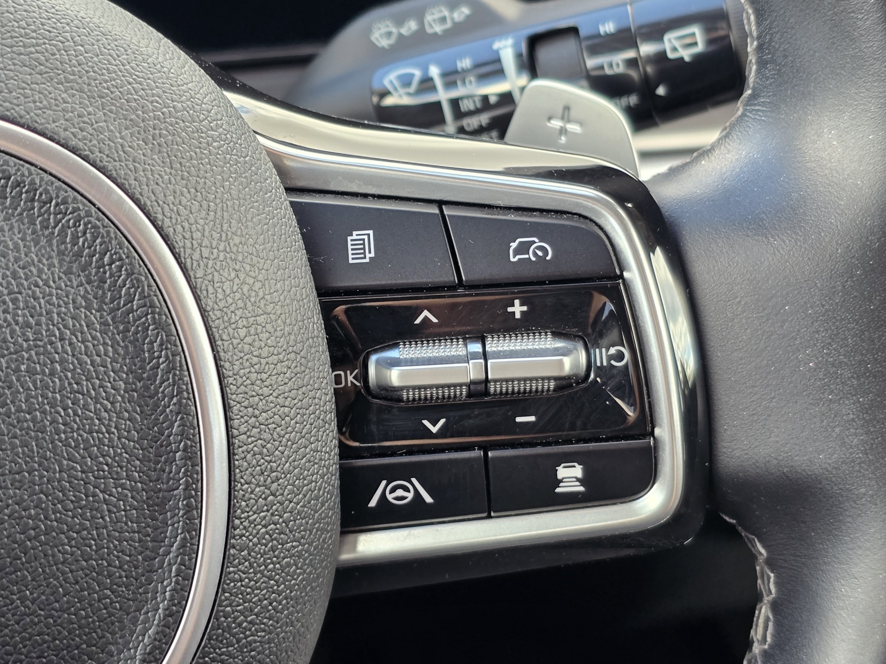 Used 2025 Interstellar Gray Kia EX image 19