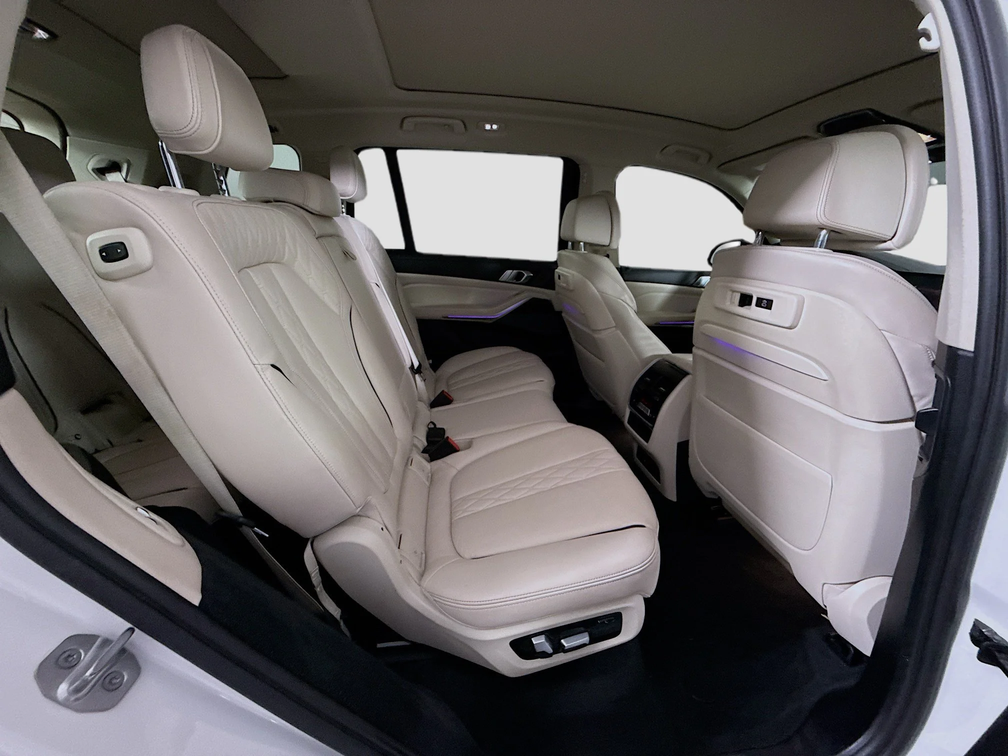 Used 2020 Mineral White Metallic BMW xDrive40i image 23
