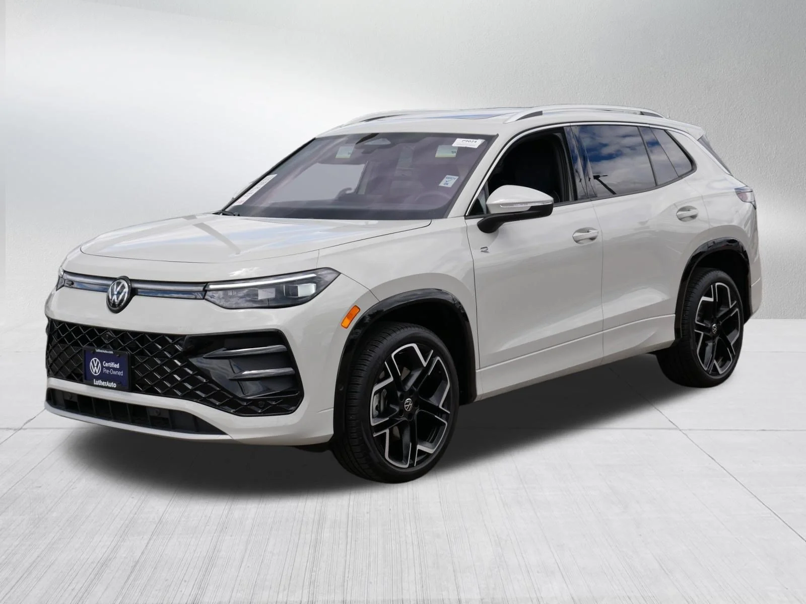 Used 2025 Sandstone Volkswagen SEL R-Line image 3