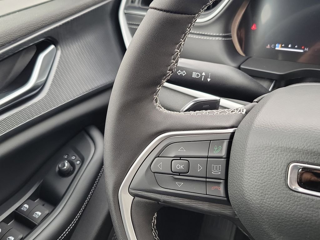 New 2026 Diamond Black Crystal Pearlcoat Jeep Laredo X image 23