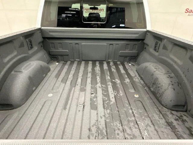 Used 2025 White Metallic Ford Lariat image 28