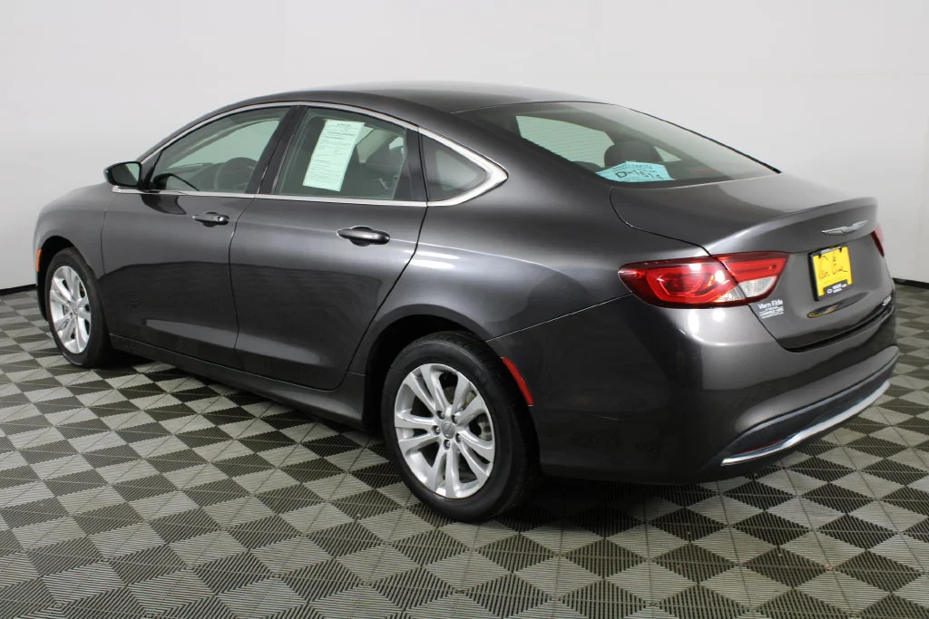 Used 2016 Gray Chrysler Limited image 4