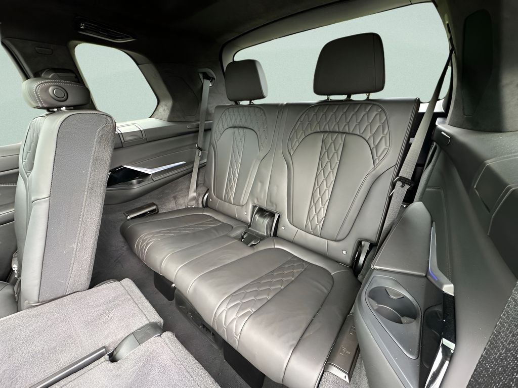 Used 2024 Gray BMW M60i image 26