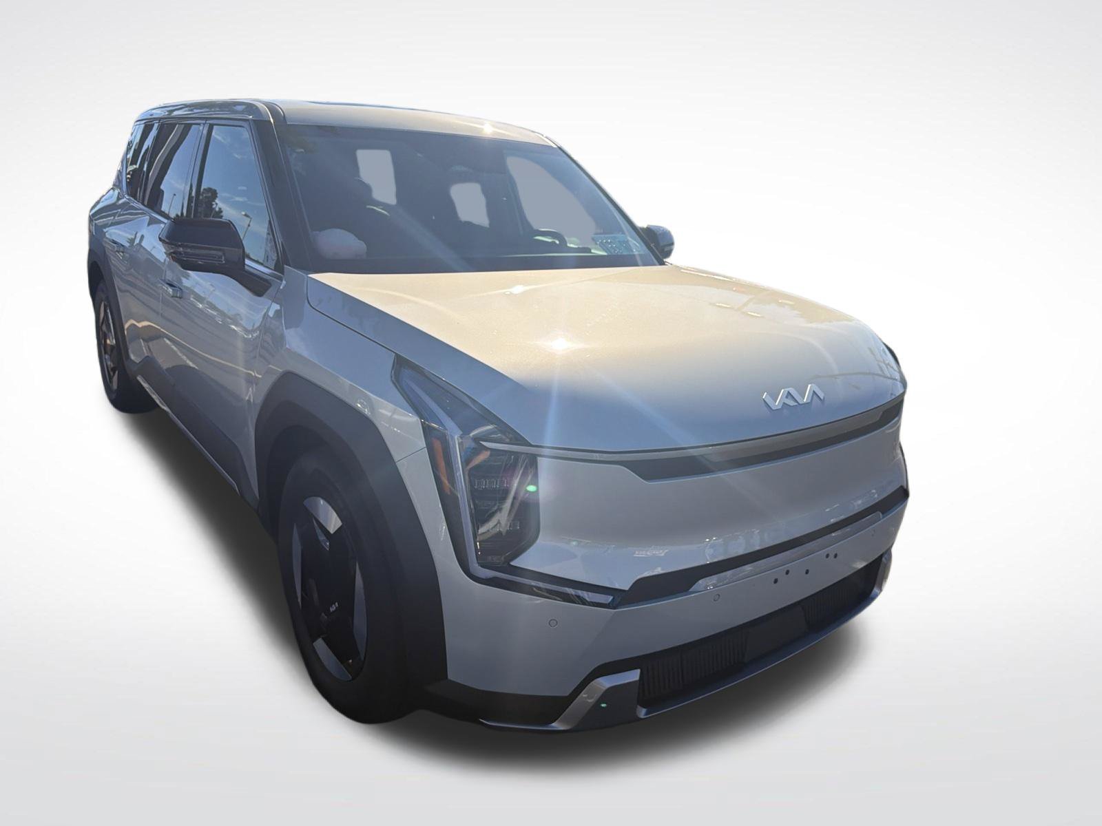 Used 2026 Ivory Silver Kia Light Long Range image 4