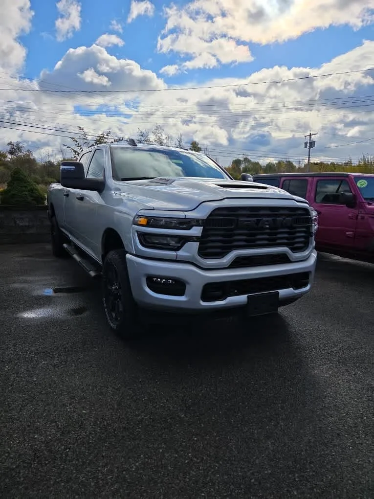 2026 RAM 2500 Pickup Tradesman/Black Express