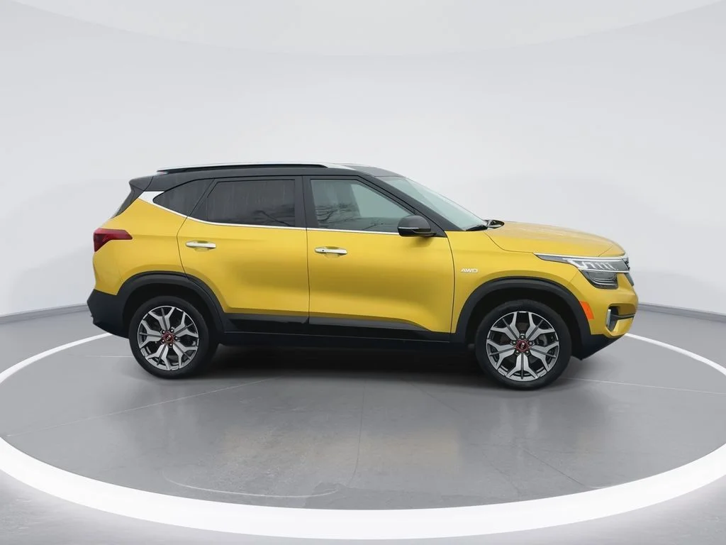 Used 2021 Yellow Kia SX image 9