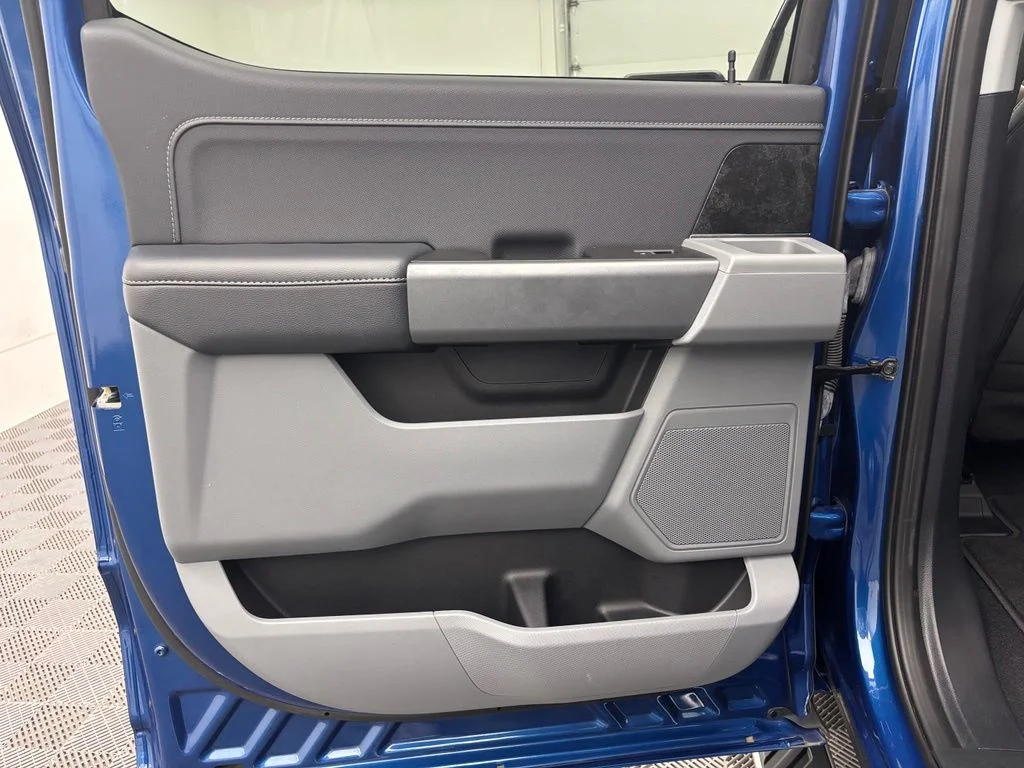 Used 2023 Blue Ford XLT image 33
