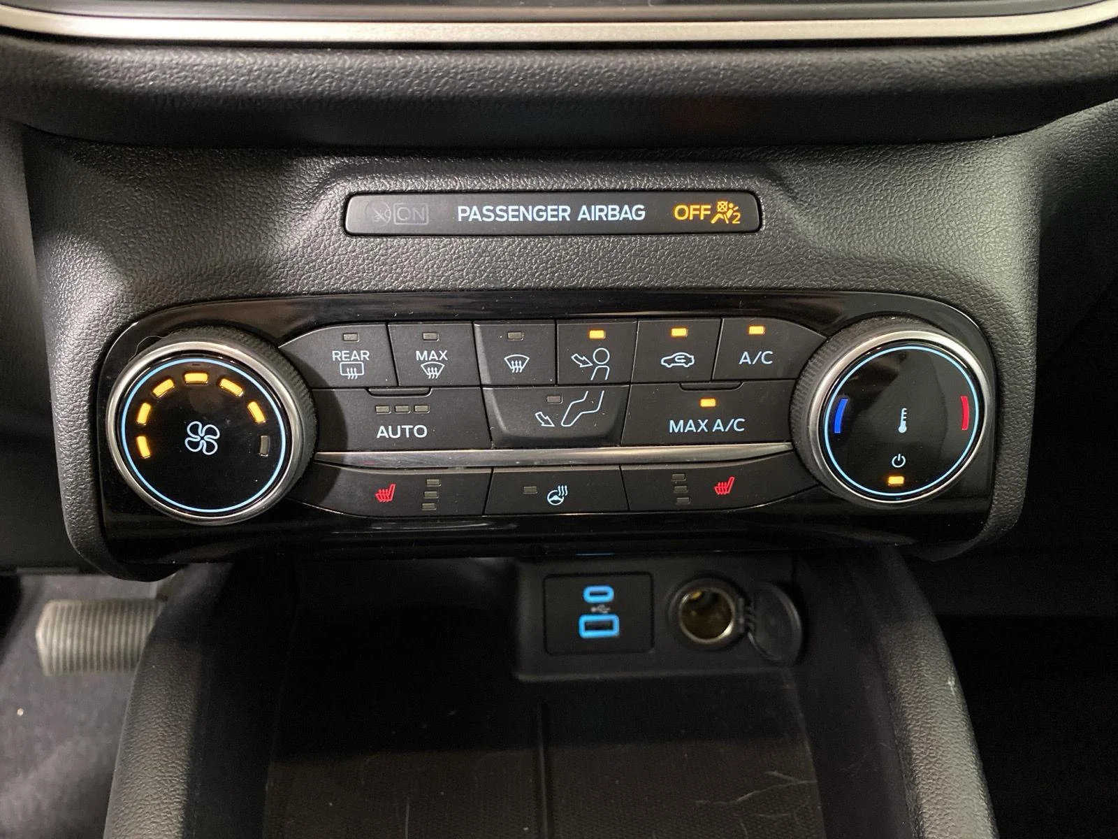 Used 2022 Iced Blue Silver Ford SE image 20
