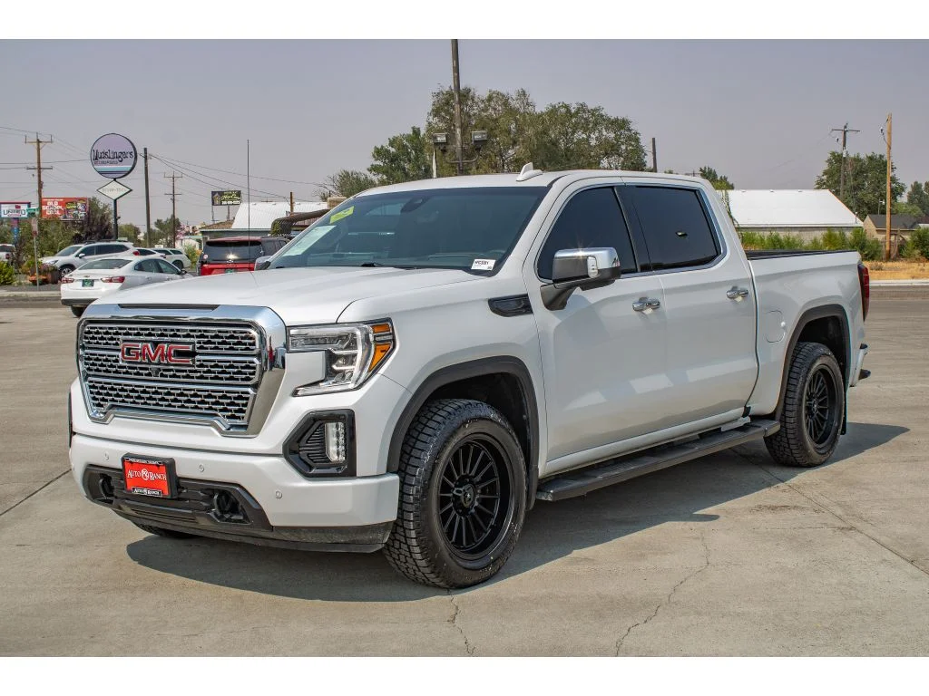 Used 2021 White Frost Tricoat GMC Denali image 4