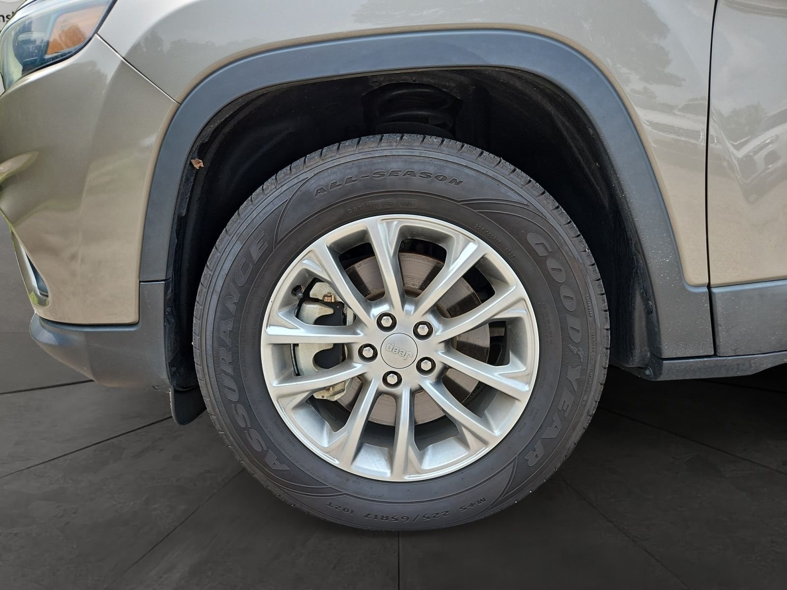 Used 2021 Beige Jeep Latitude Plus image 14