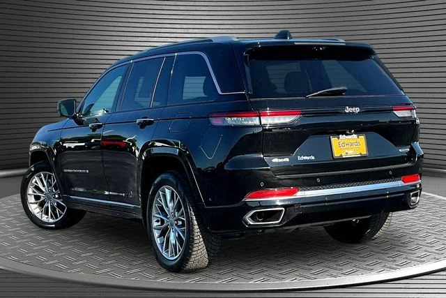 Used 2022 Black Jeep Summit image 4