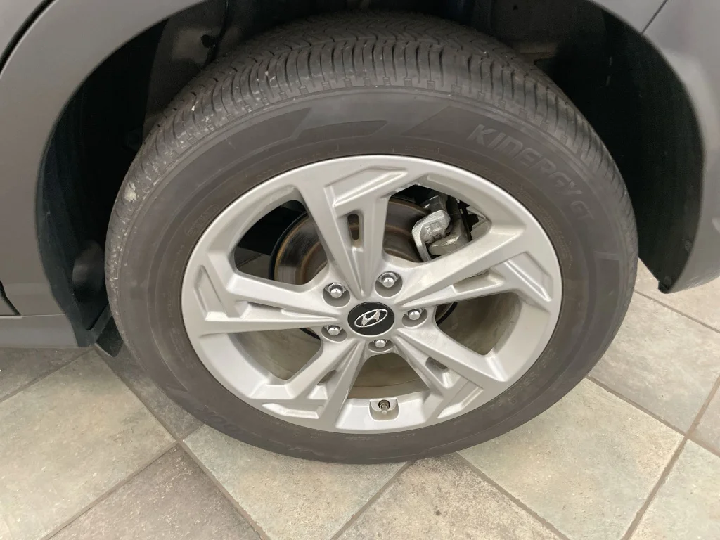 Used 2023 Black Hyundai SEL image 30