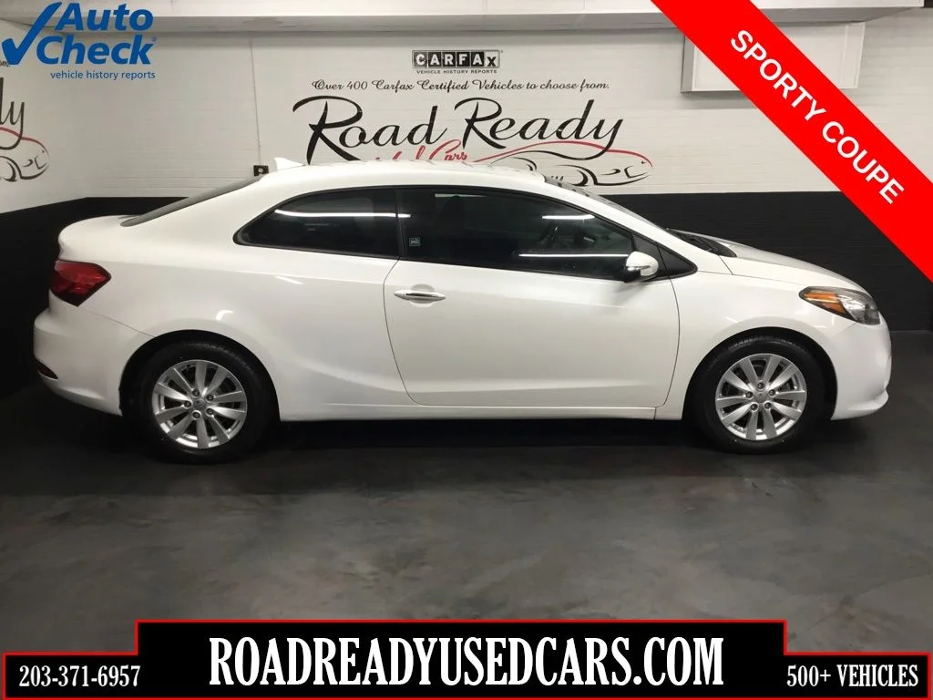 Used 2015 White Kia EX image 1